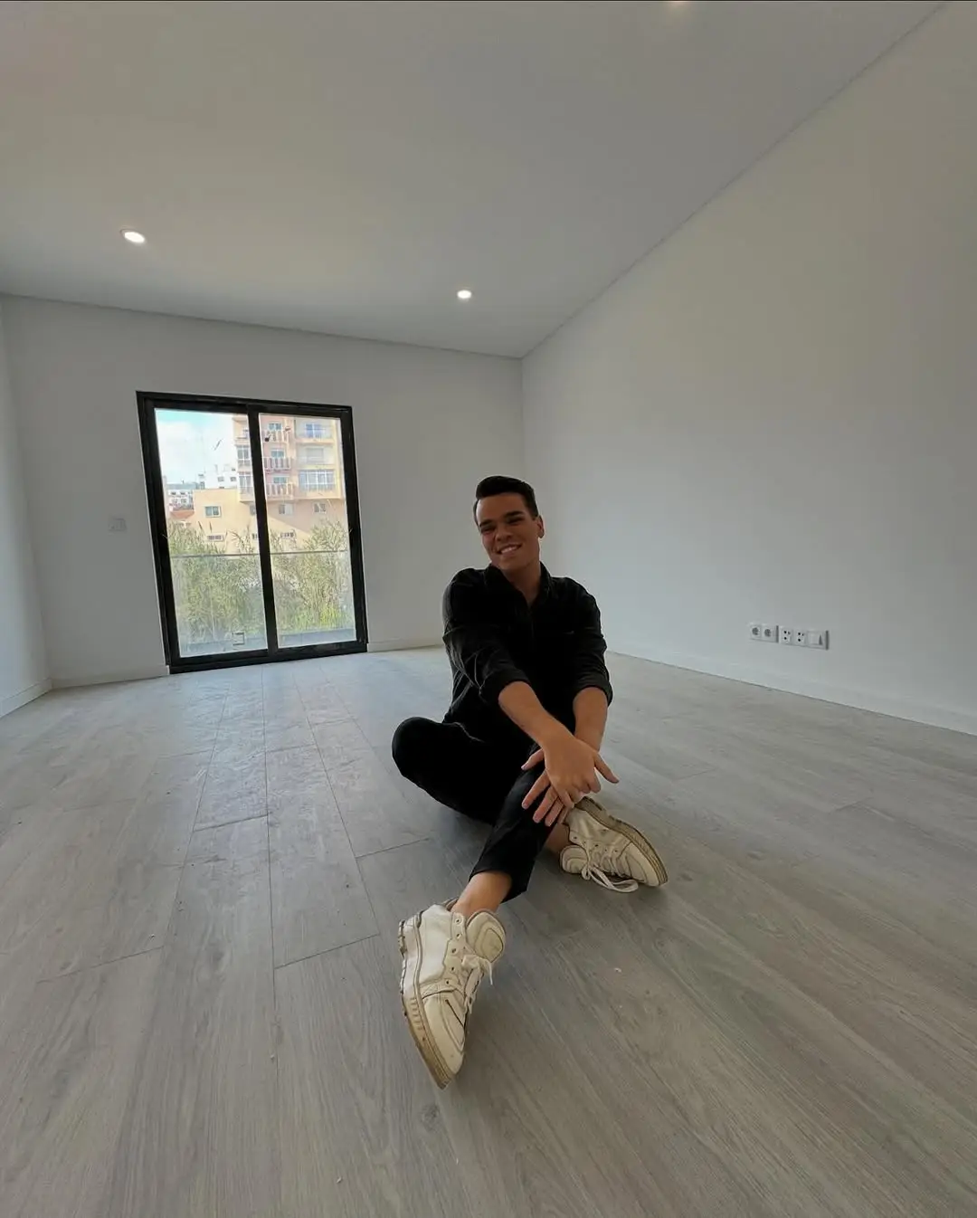 Aos 27 anos, Zé Lopes revela as imagens da conquista de "um sonho": "Comprei casa!"