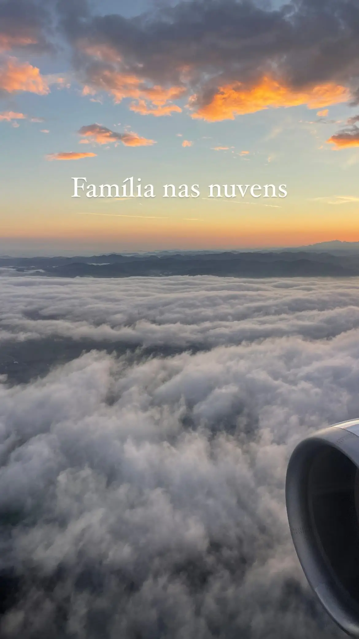 "Família nas nuvens"! Cláudia Vieira foi de férias (e nós já descobrimos para onde)