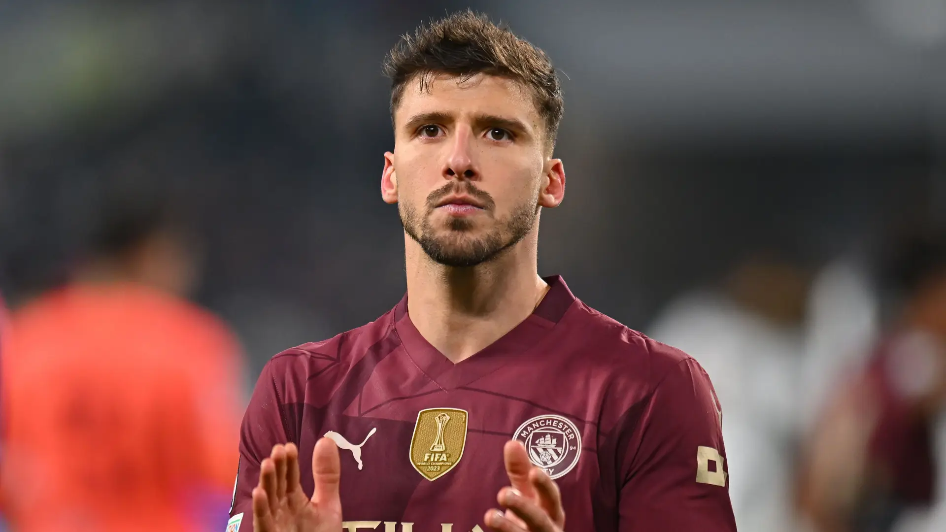 Amor 'no ar'? Rúben Dias poderá estar a viver um romance com estrela da televisão britânica