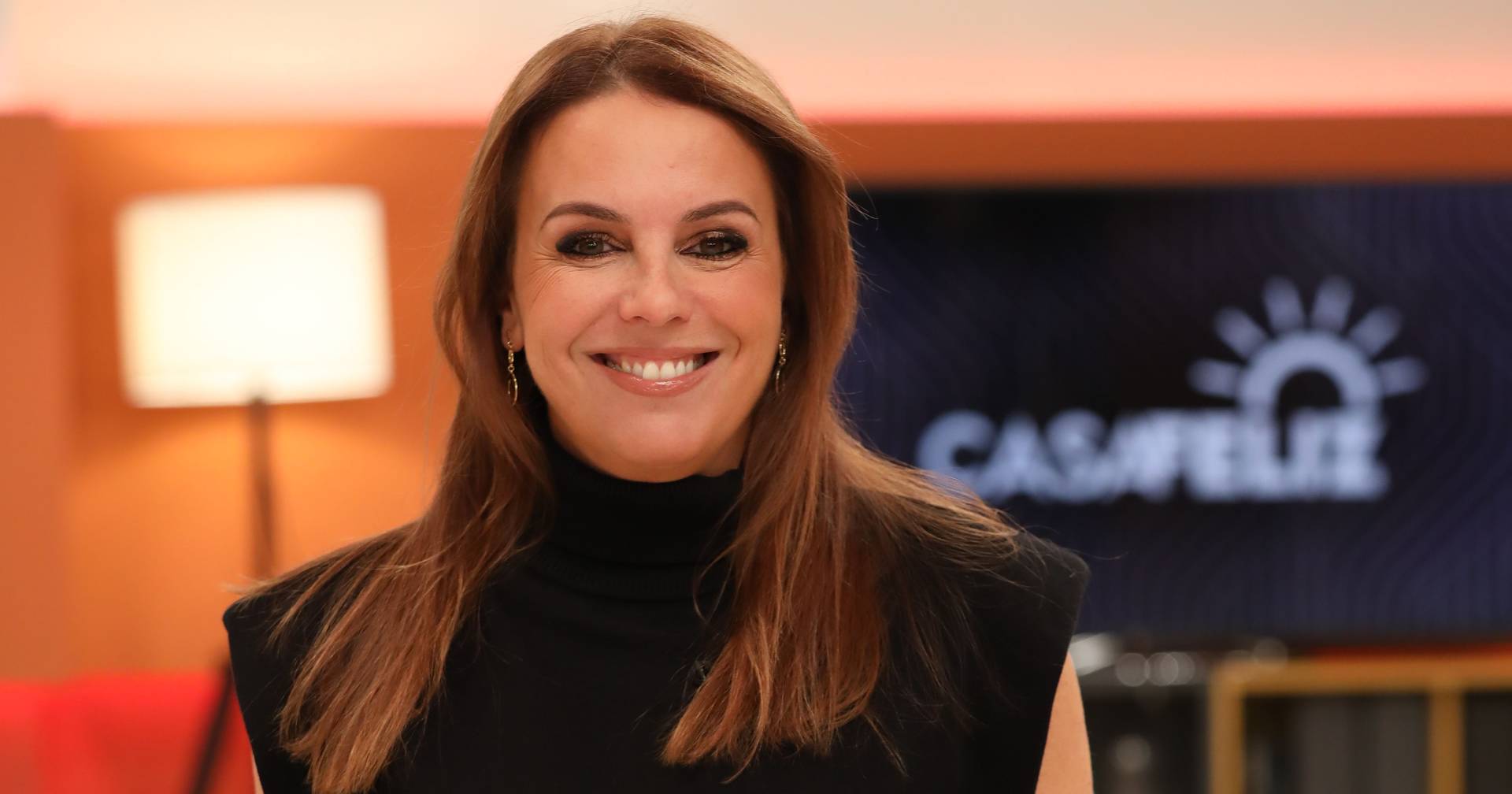 Tânia Ribas de Oliveira mostra rosto do filho em rara partilha - Fama Show