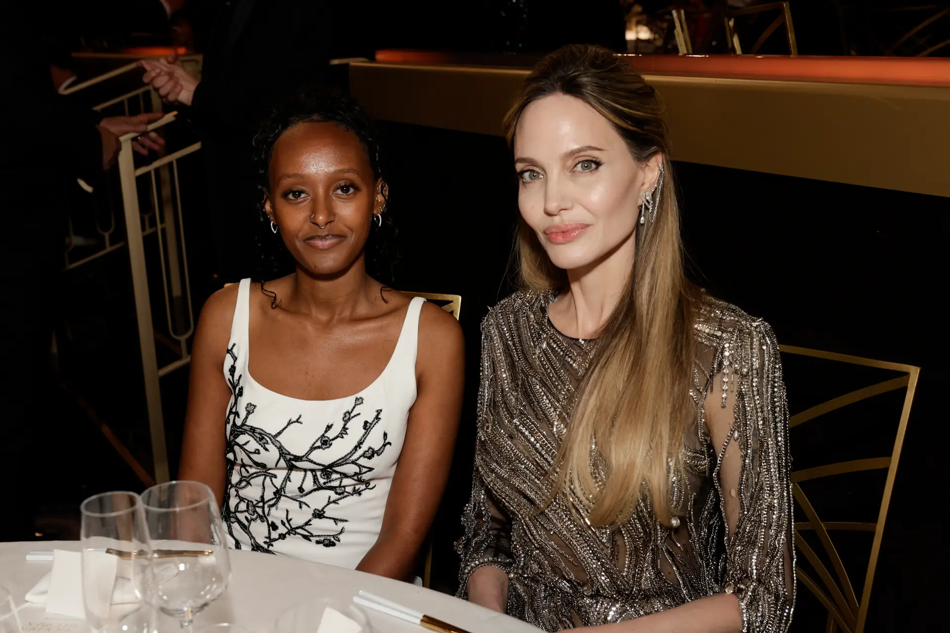 Aos 19 anos, filha de Angelina Jolie revela os seus 28 piercings nas orelhas e rosto