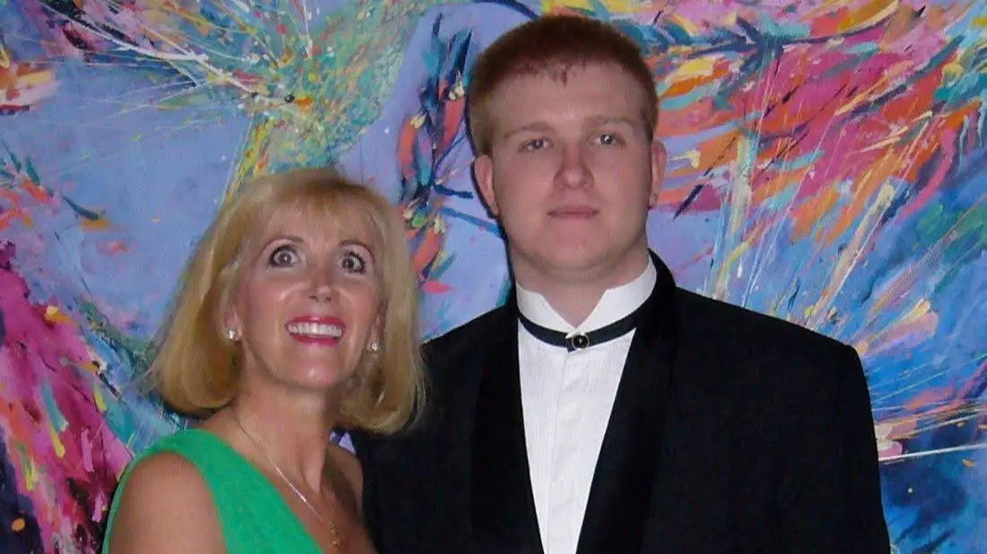 Rory Callum Sykes com a mãe