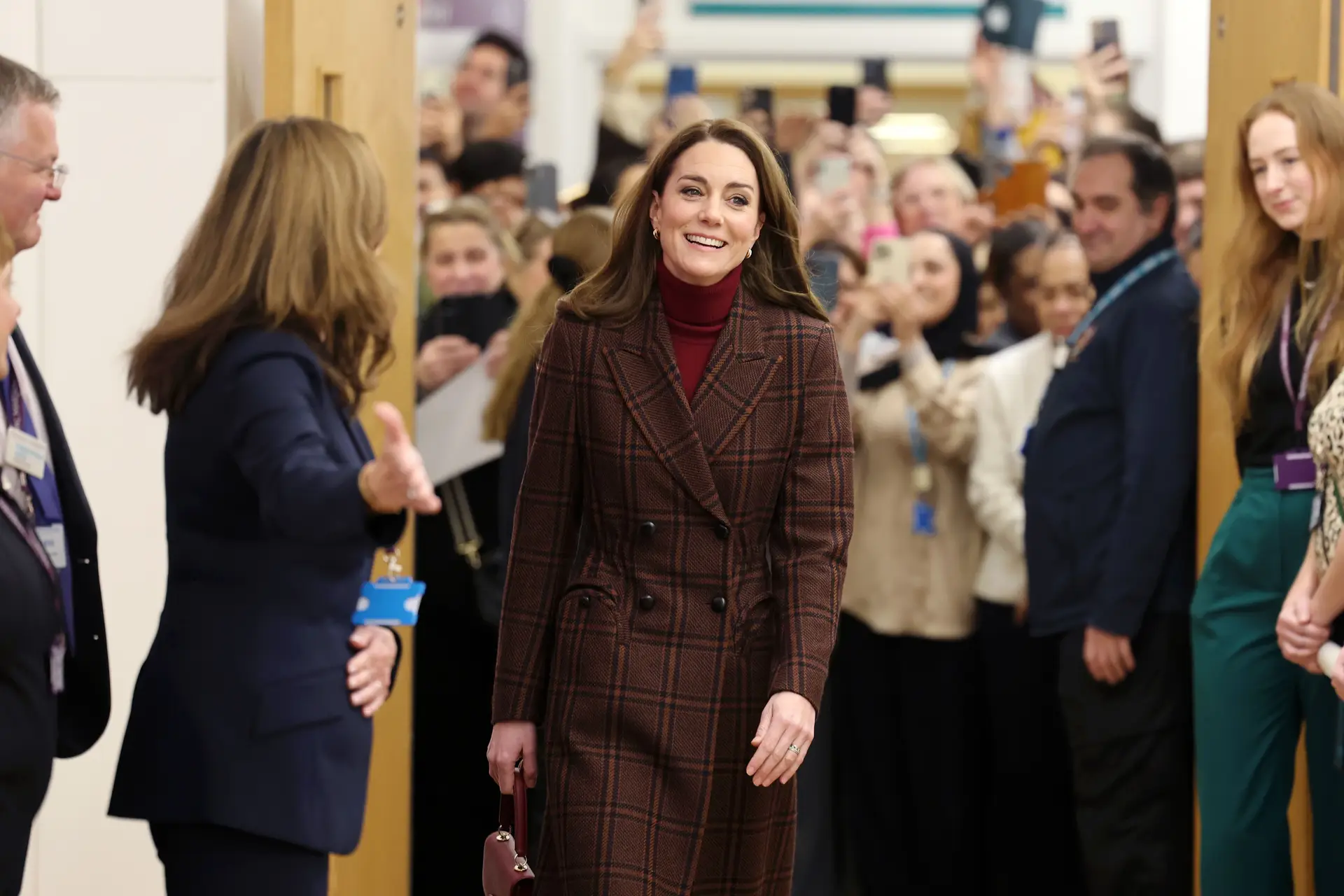 "Depois de tantas visitas silenciosas", Kate Middleton regressa ao hospital onde lutou contra o cancro