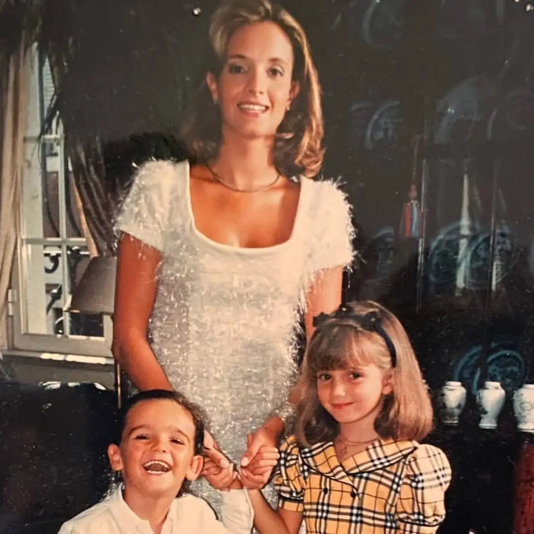 E se lhe dissermos que na foto (à esquerda) não é Carolina Deslandes? - "Juro que achei que eras tu"