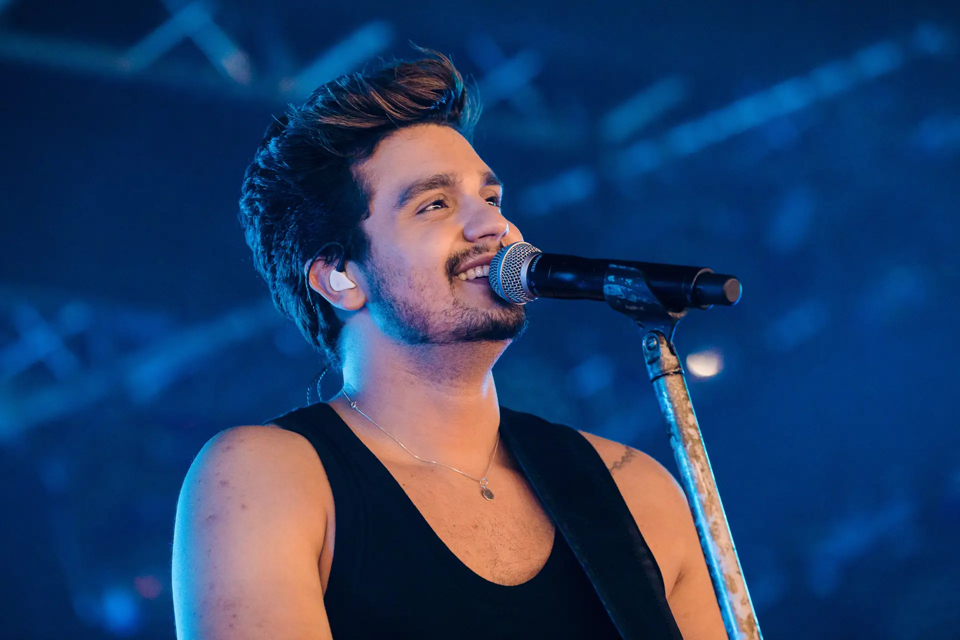 Pai ‘babado’! Luan Santana revela imagens únicas da filha: “Um mês do nosso presente”