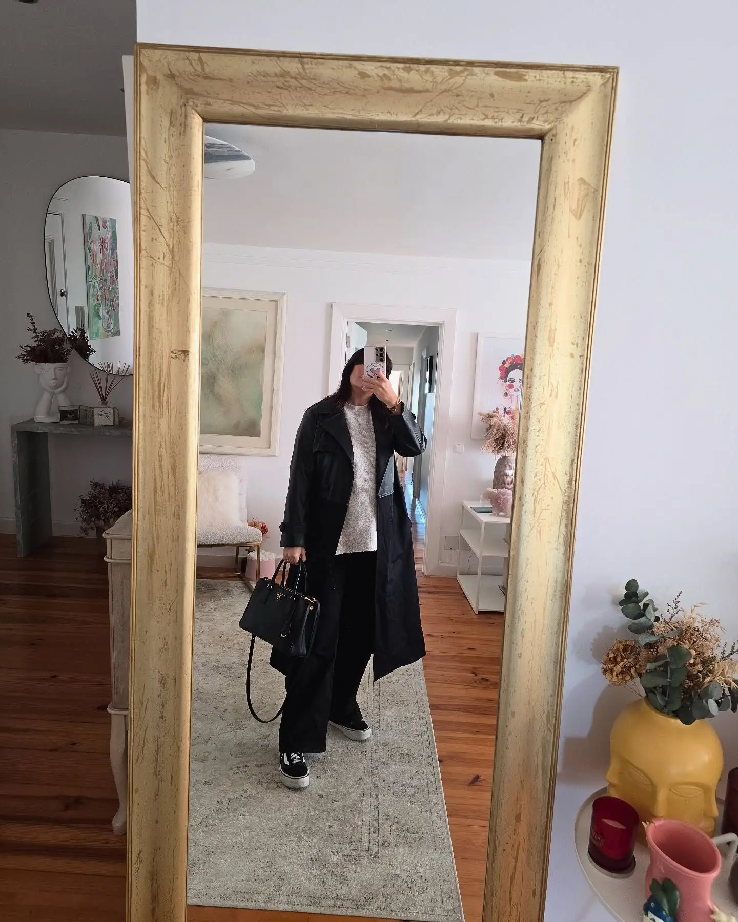 "Está cada vez mais e mais difícil" - Na reta final da gravidez, Mia Rose mostra 15 looks com 'barriguinha' 