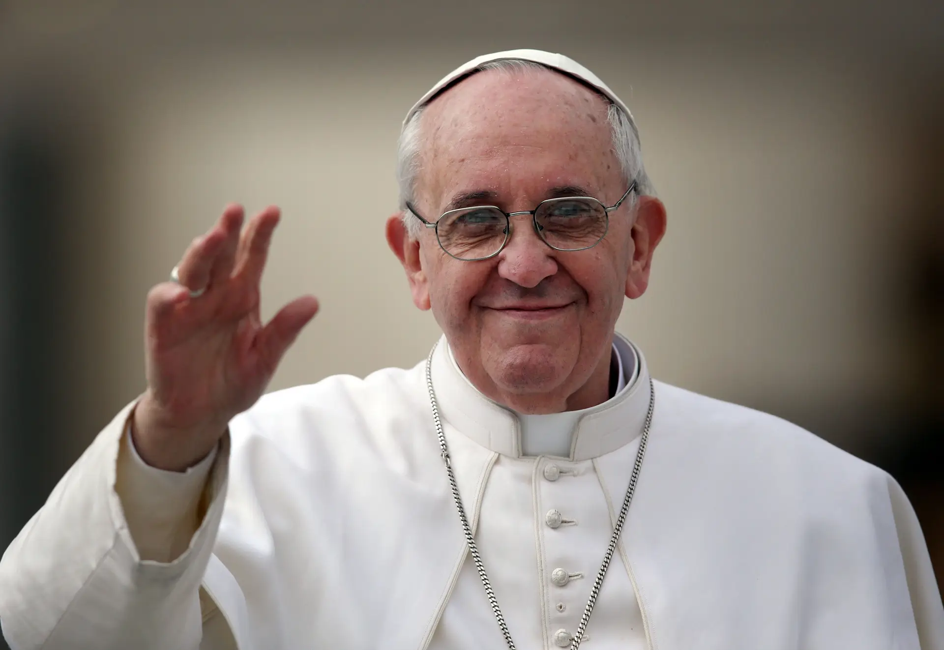 Papa Francisco apareceu aos fiéis um dia antes de morrer