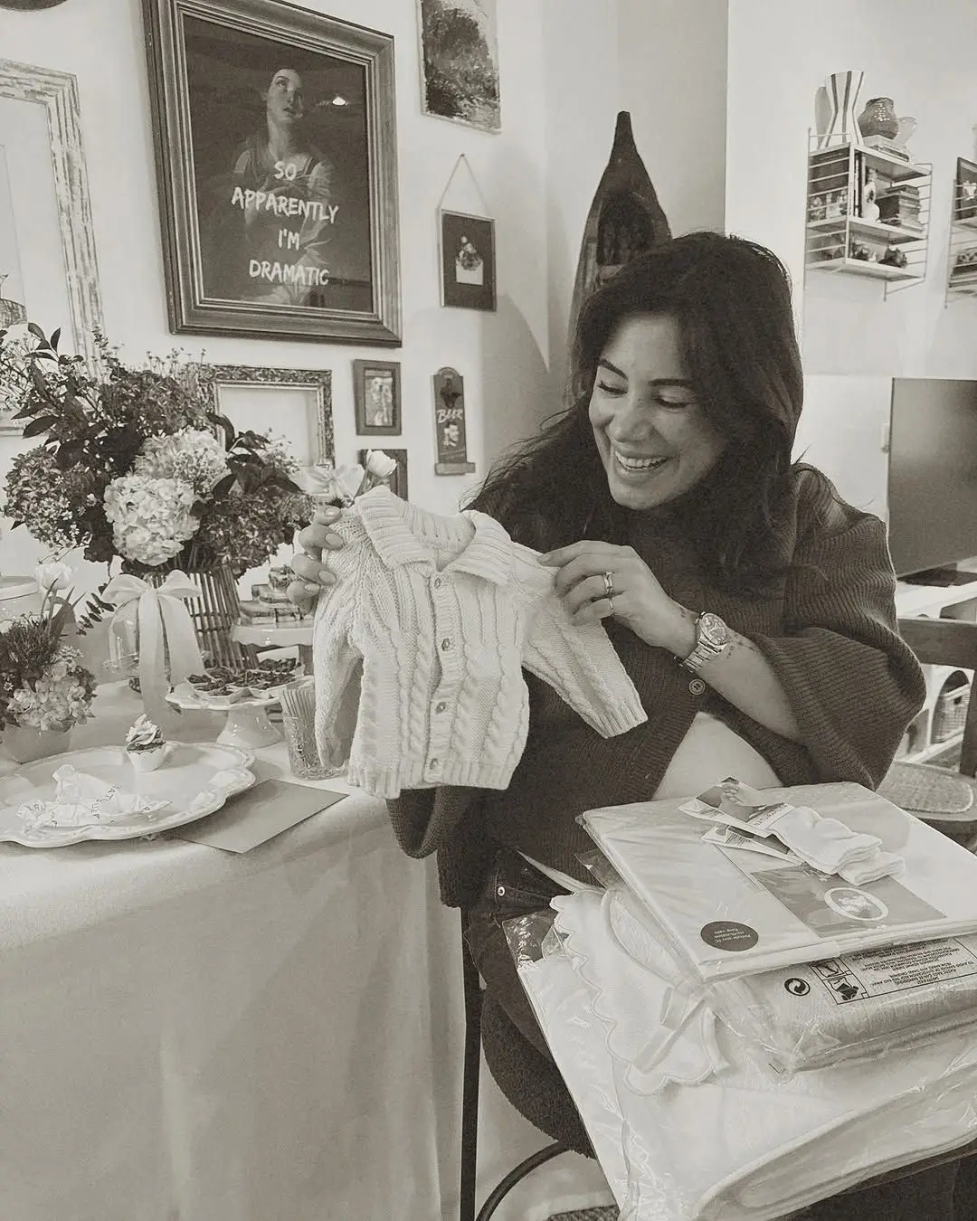 Na reta final da gravidez, Mia Rose é surpreendida com "'baby shower'" - entre na festa