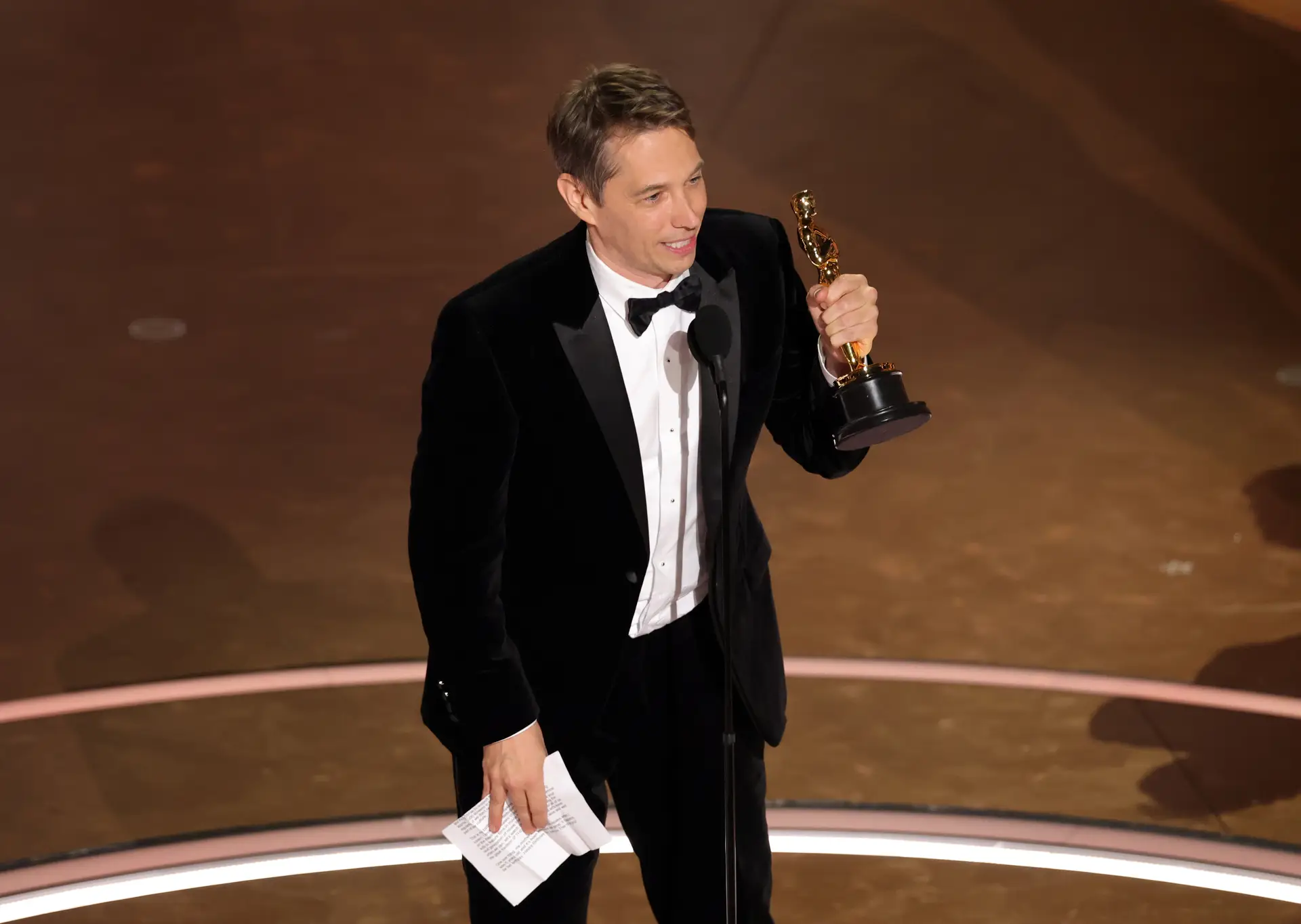 Sean Baker vence Óscar de  Melhor Realizador por 'Anora'
