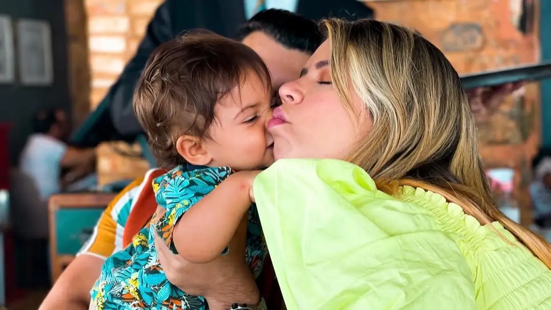 Marília Mendonça com o filho