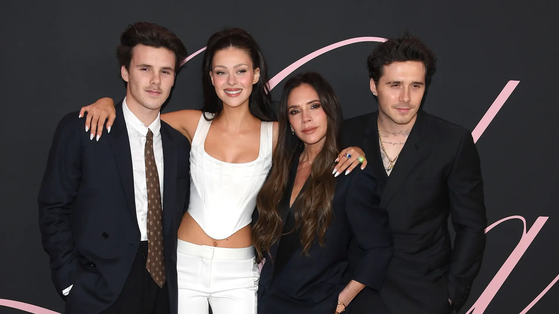 Romeo Beckham, Nicola Peltz, Victoria e Brooklyn Beckham