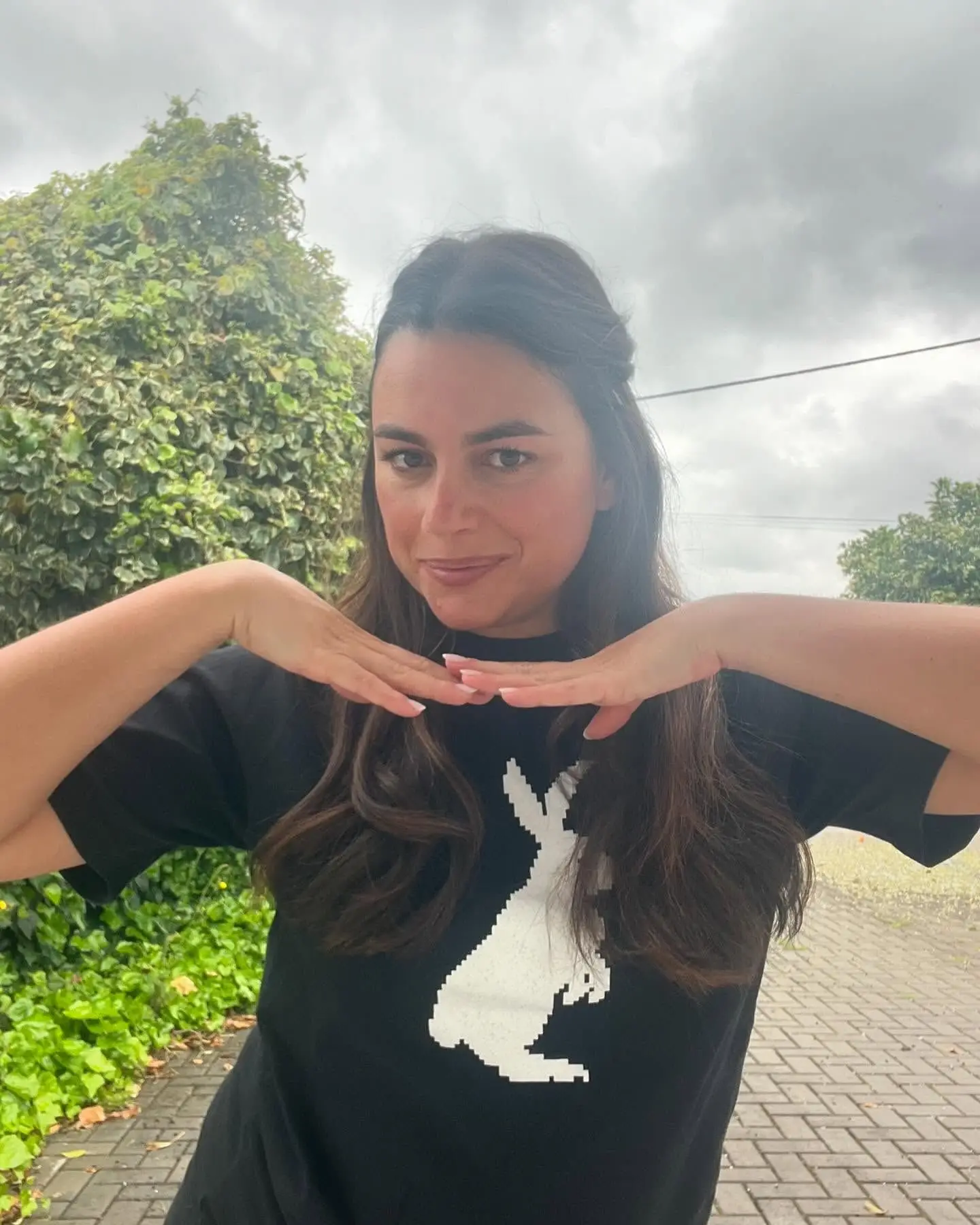 Ana Guiomar mostra novo visual e soma elogios: “Tempestade de cabelo”
