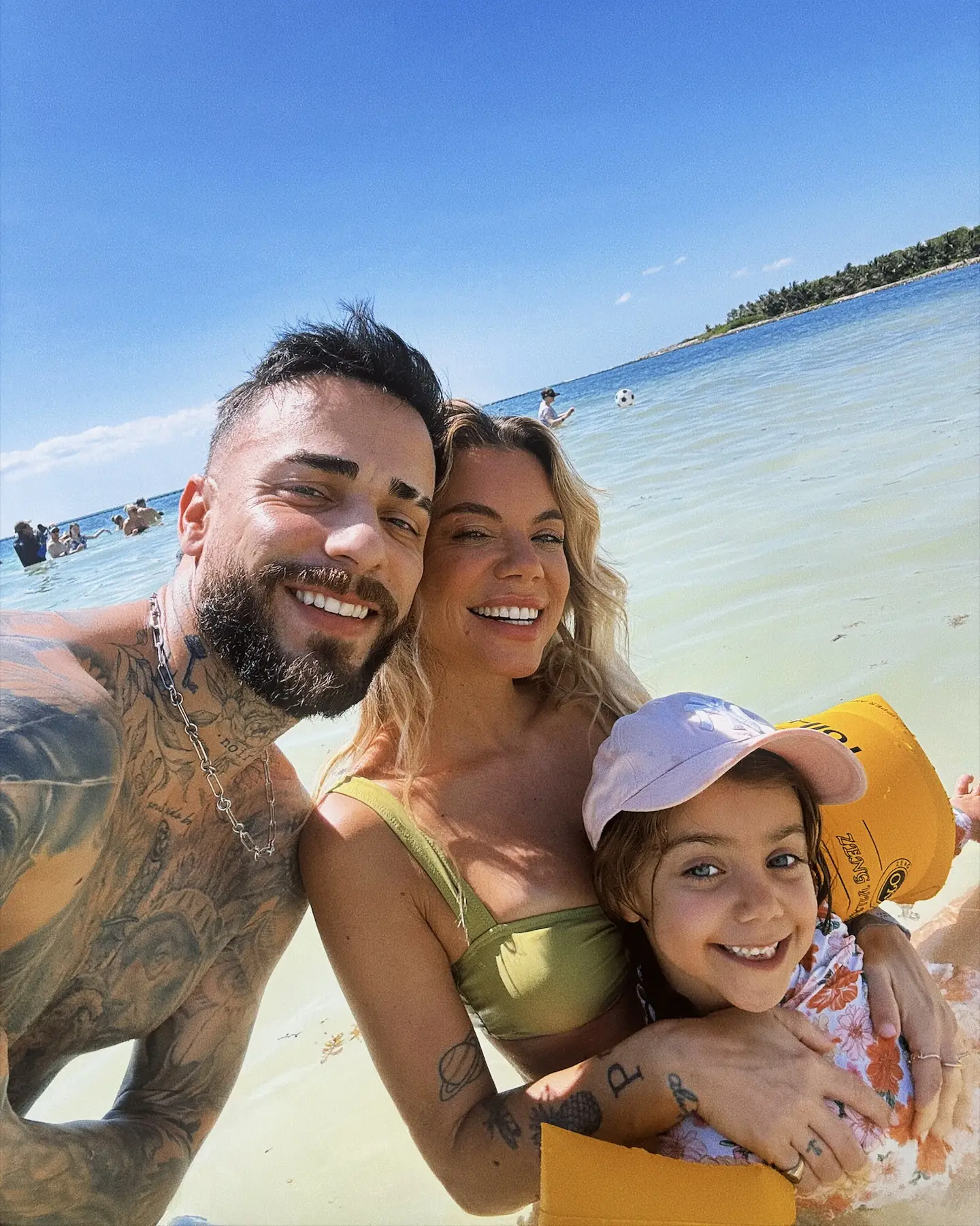 De férias com a filha, Mel Jordão e Diogo Piçarra encantam fãs: "Tão lindos"