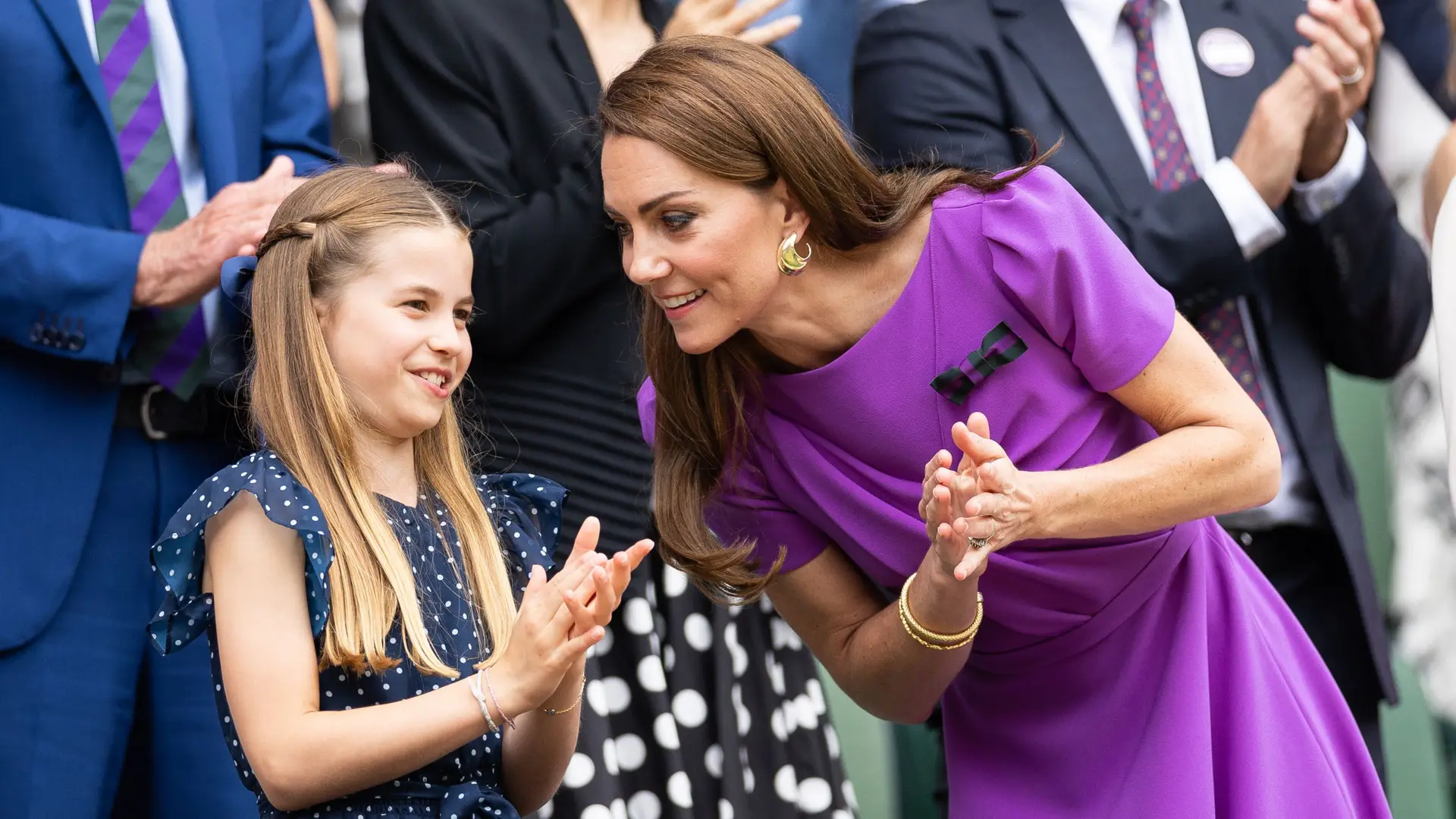 Kate Middleton com a princesa Charlotte