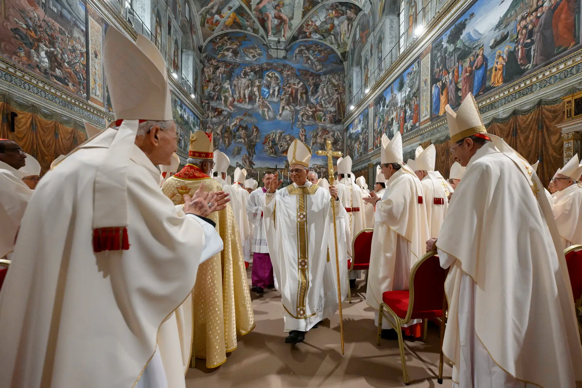 As imagens da primeira missa do Papa Leão XIV na Capela Sistina
