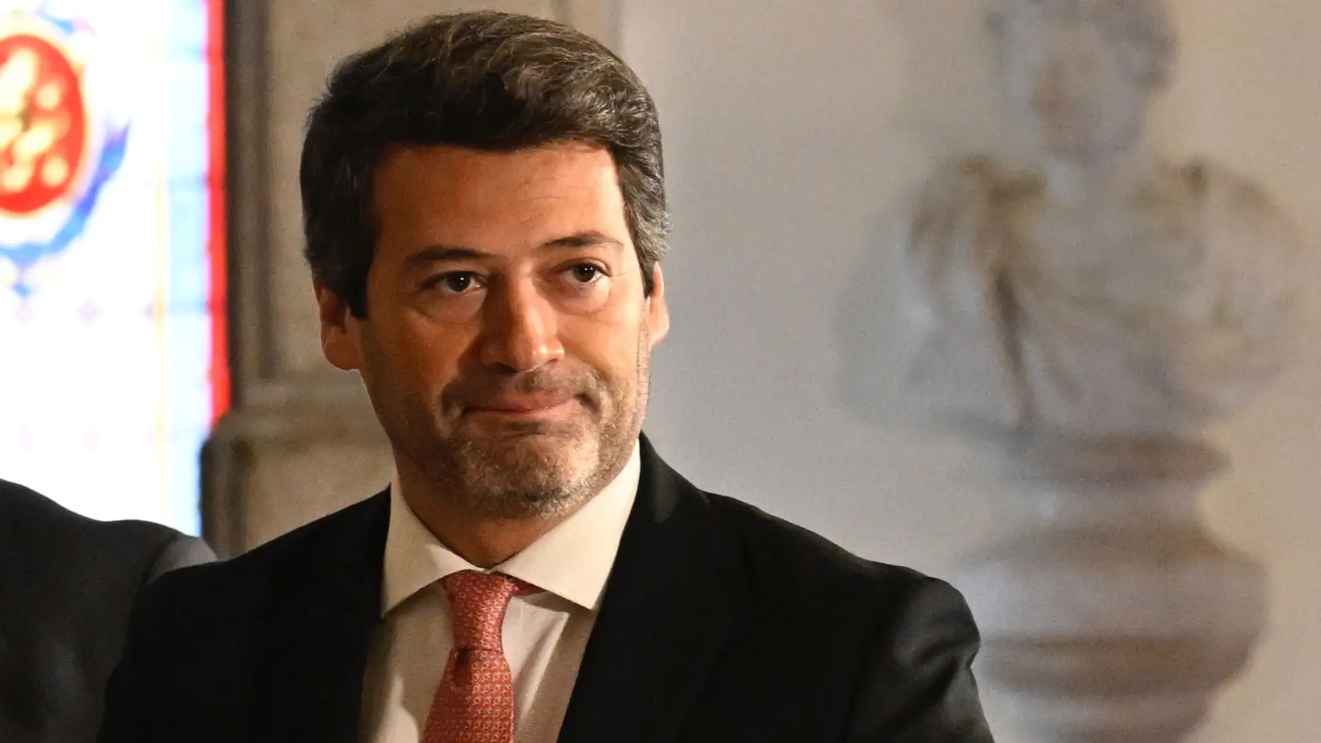 André Ventura mostra-se em cama de hospital e afirma: "Estou a ser muito bem tratado"