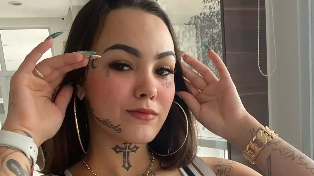Esfaqueada nove vezes pelo ex-namorado. Influencer escapou "por muito pouco" da morte