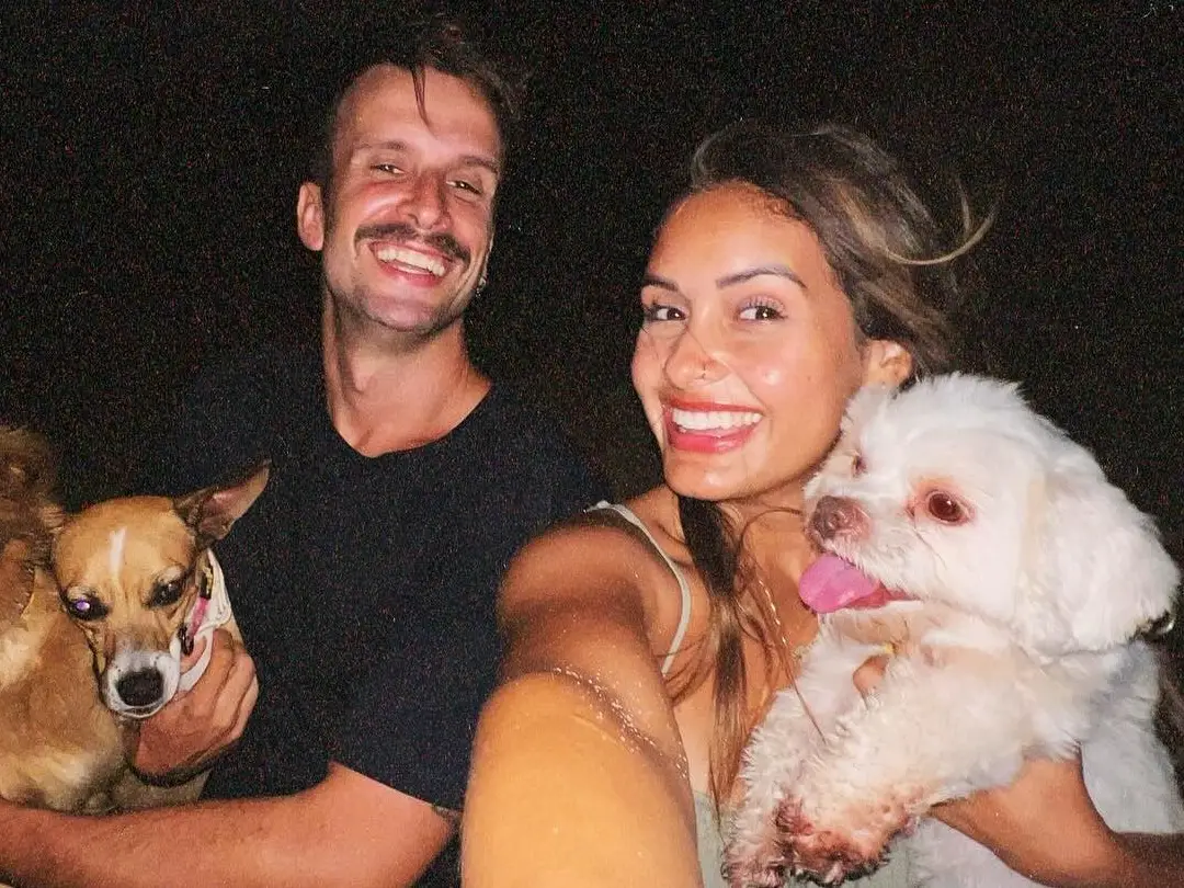 Estamos noivos"! 'Influencer' Larissa Teófilo surpreende ao revelar que vai  casar — Veja as imagens do pedido - Fama Show