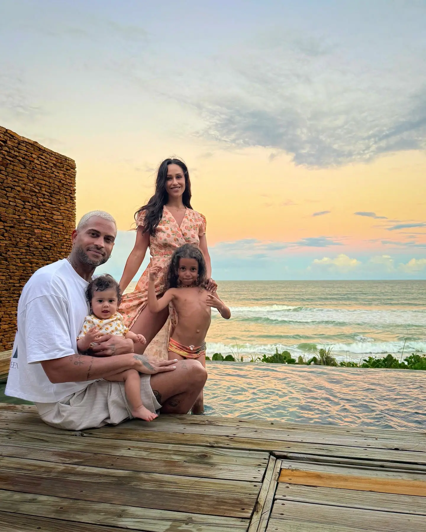Aos 6 meses, filha de Rita Pereira viaja pela primeira vez — Veja as imagens das férias em família