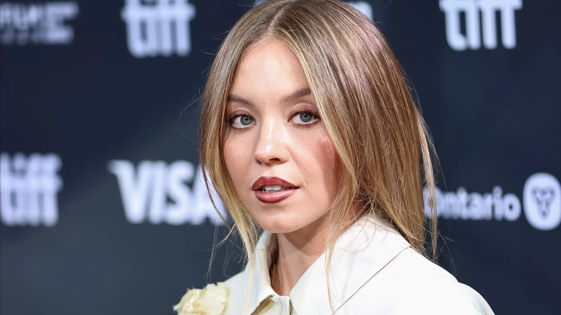 Sydney Sweeney vende sabão feito de... água suja dos seus banhos