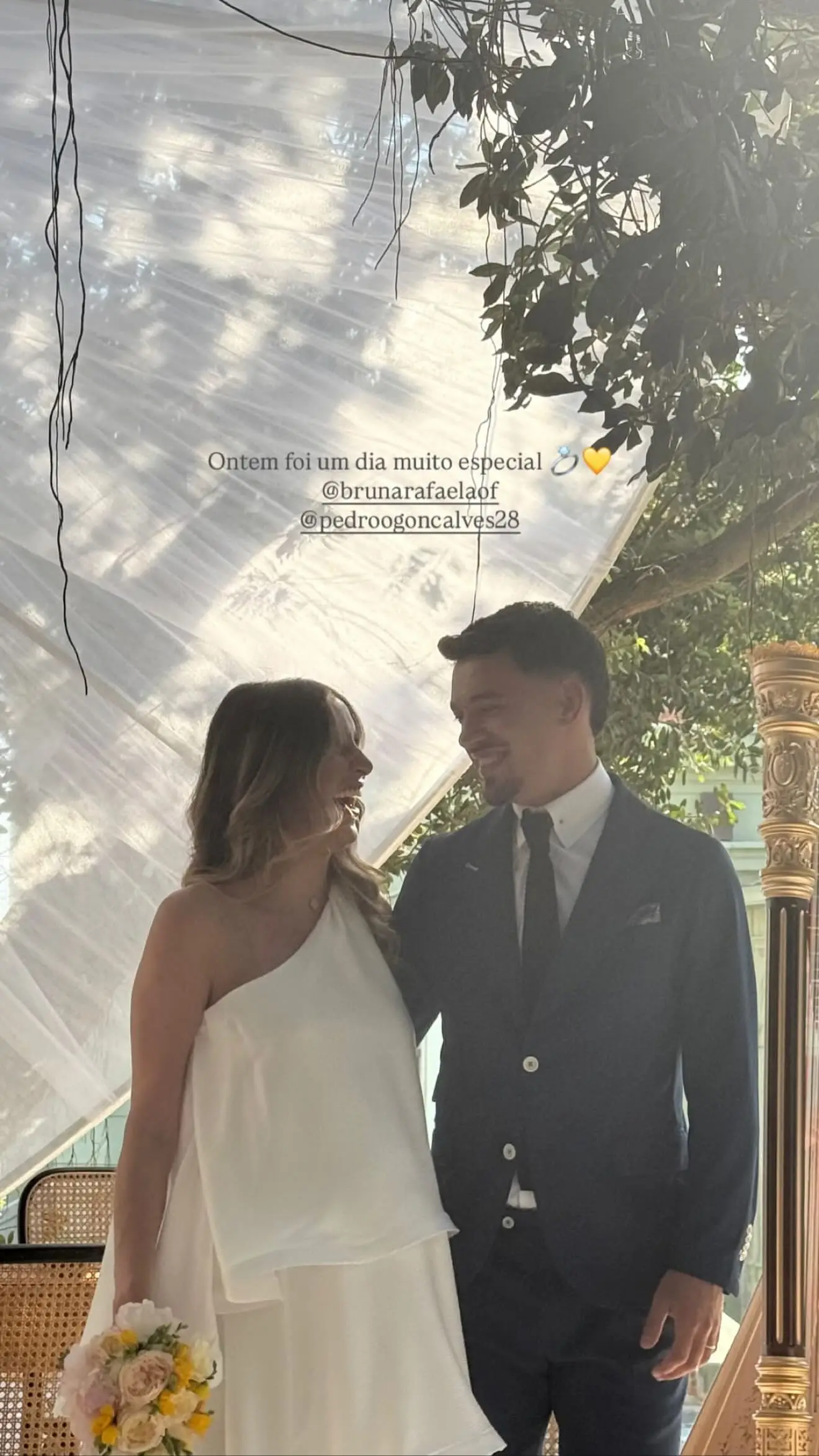 Com o amor a crescer e a família também! Pedro Gonçalves e Bruna Rafael casam-se — Veja as imagens