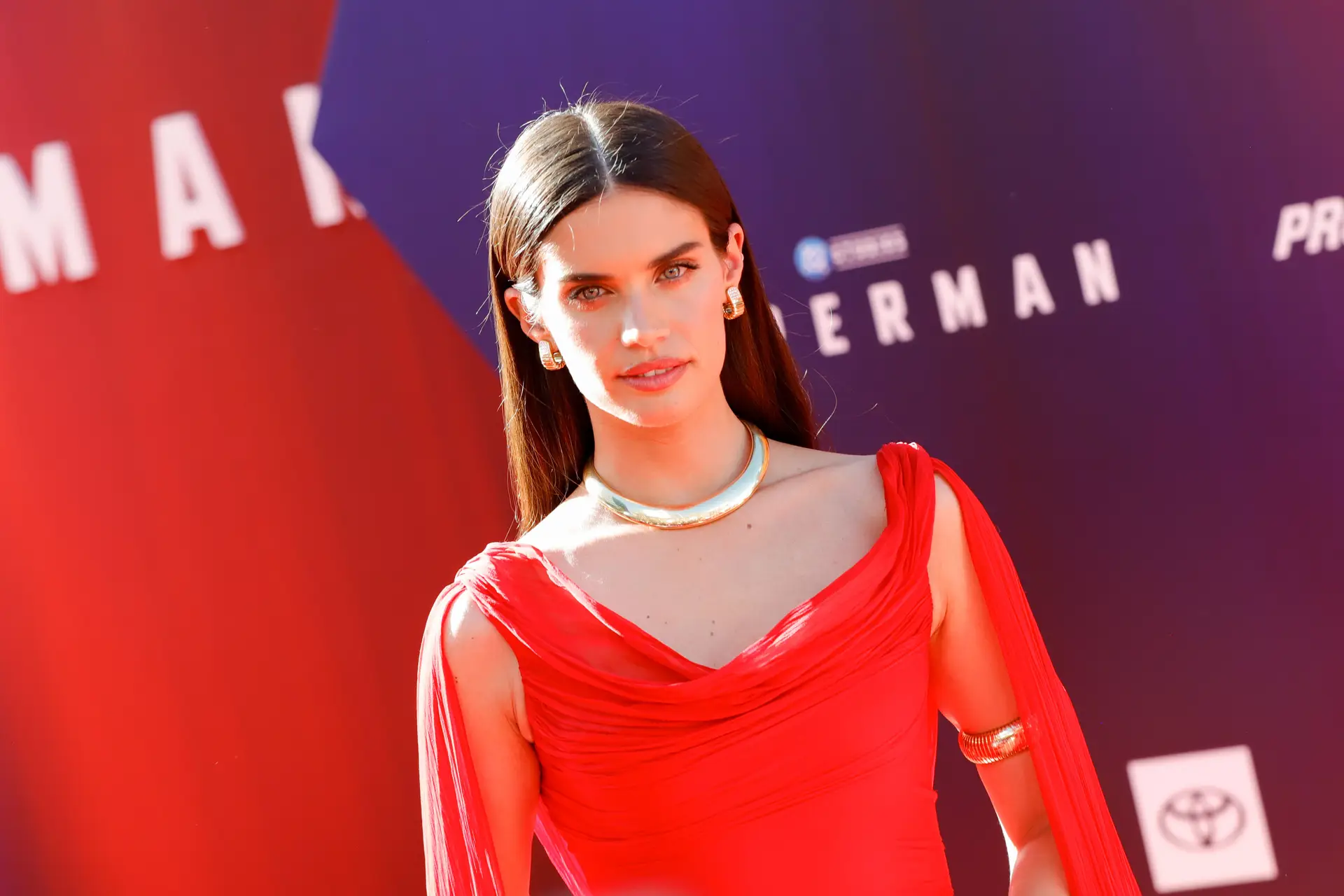 Os detalhes do look de Sara Sampaio na antestreia de 'Super-Homem'