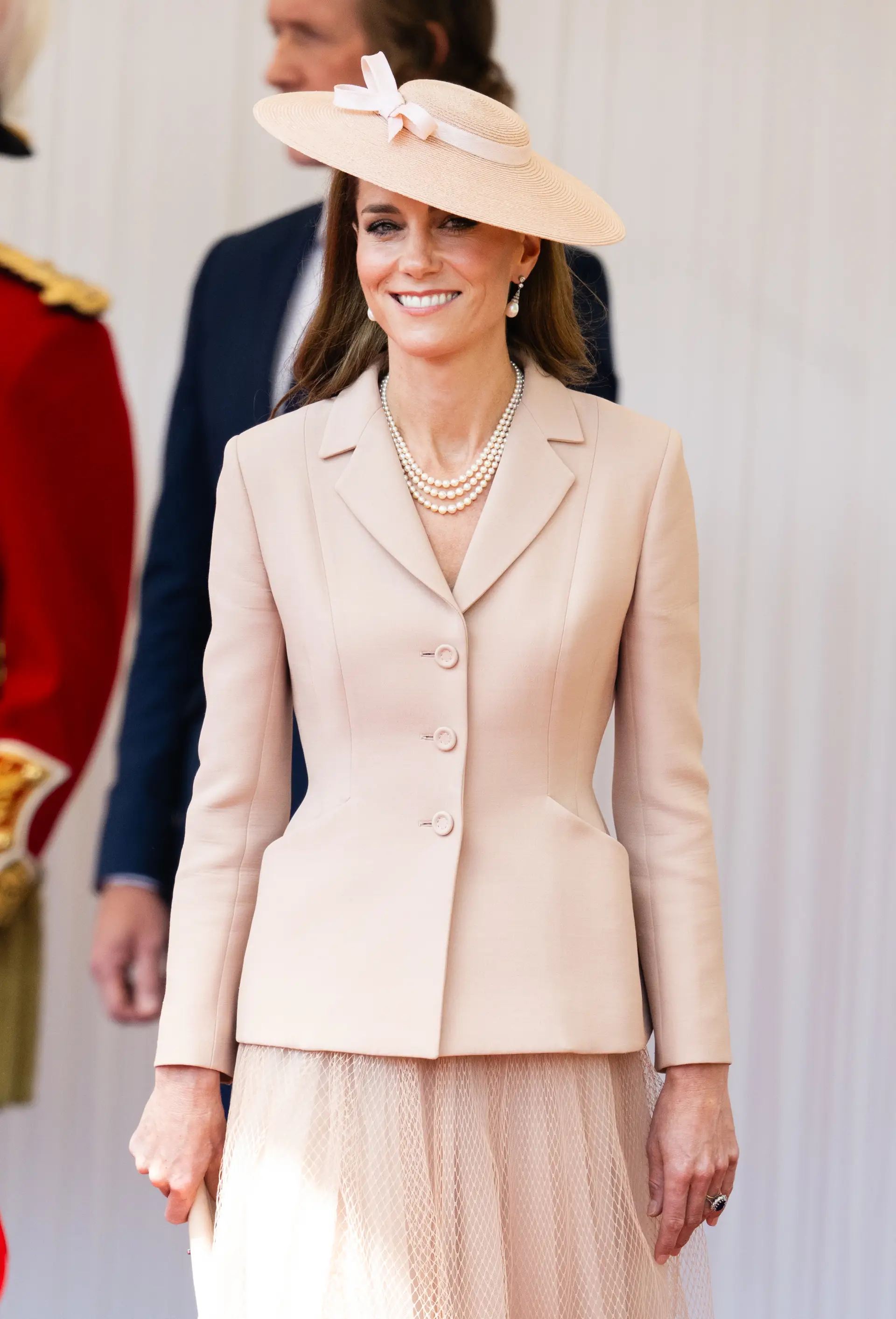 Deslumbrante ao estilo bailarina! Kate Middleton veste uma das marcas favoritas de Diana para a visita de Macron em Londres 