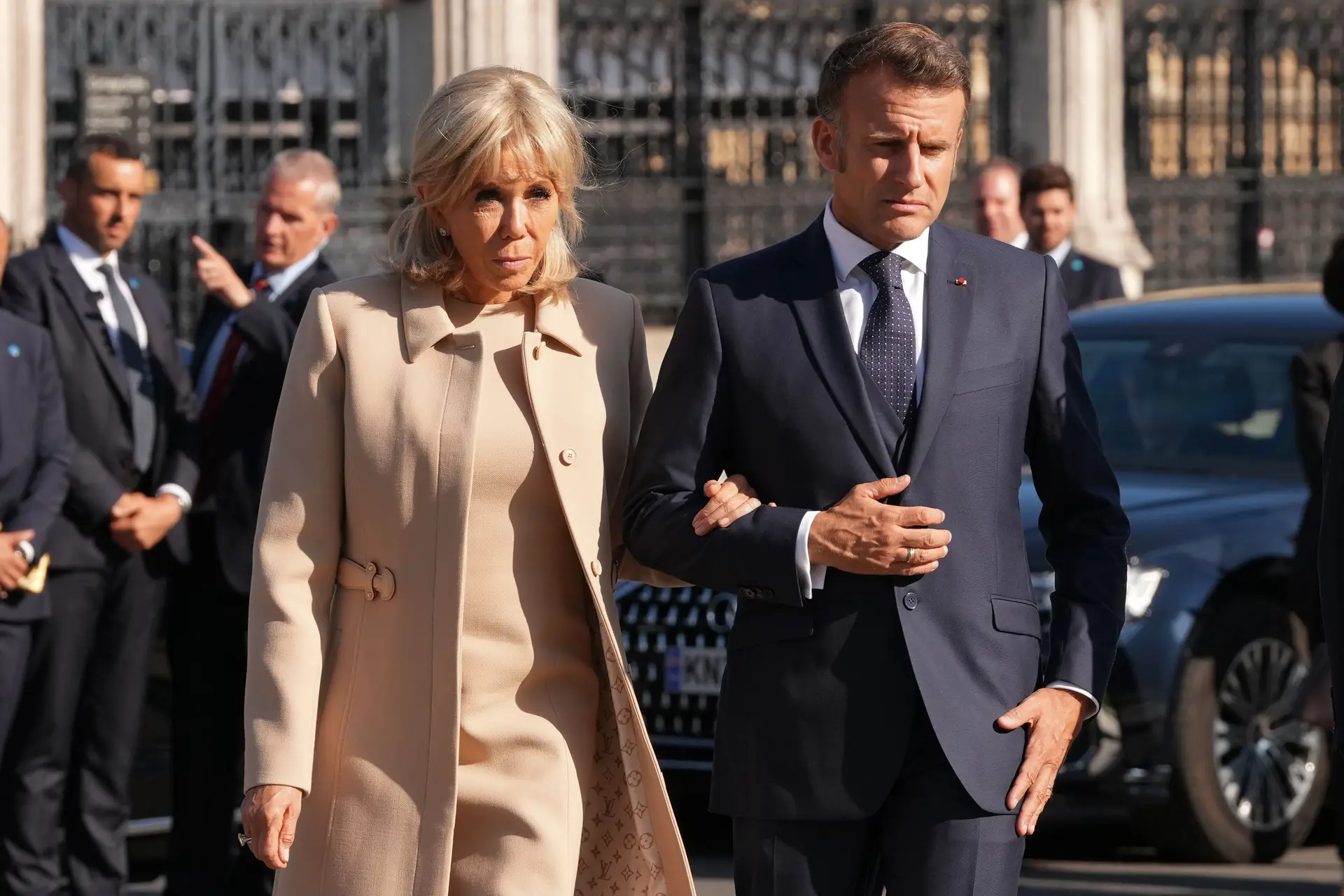 Após tensão no Vietname, Emmanuel e Brigitte Macron voltam a dar que falar em público
