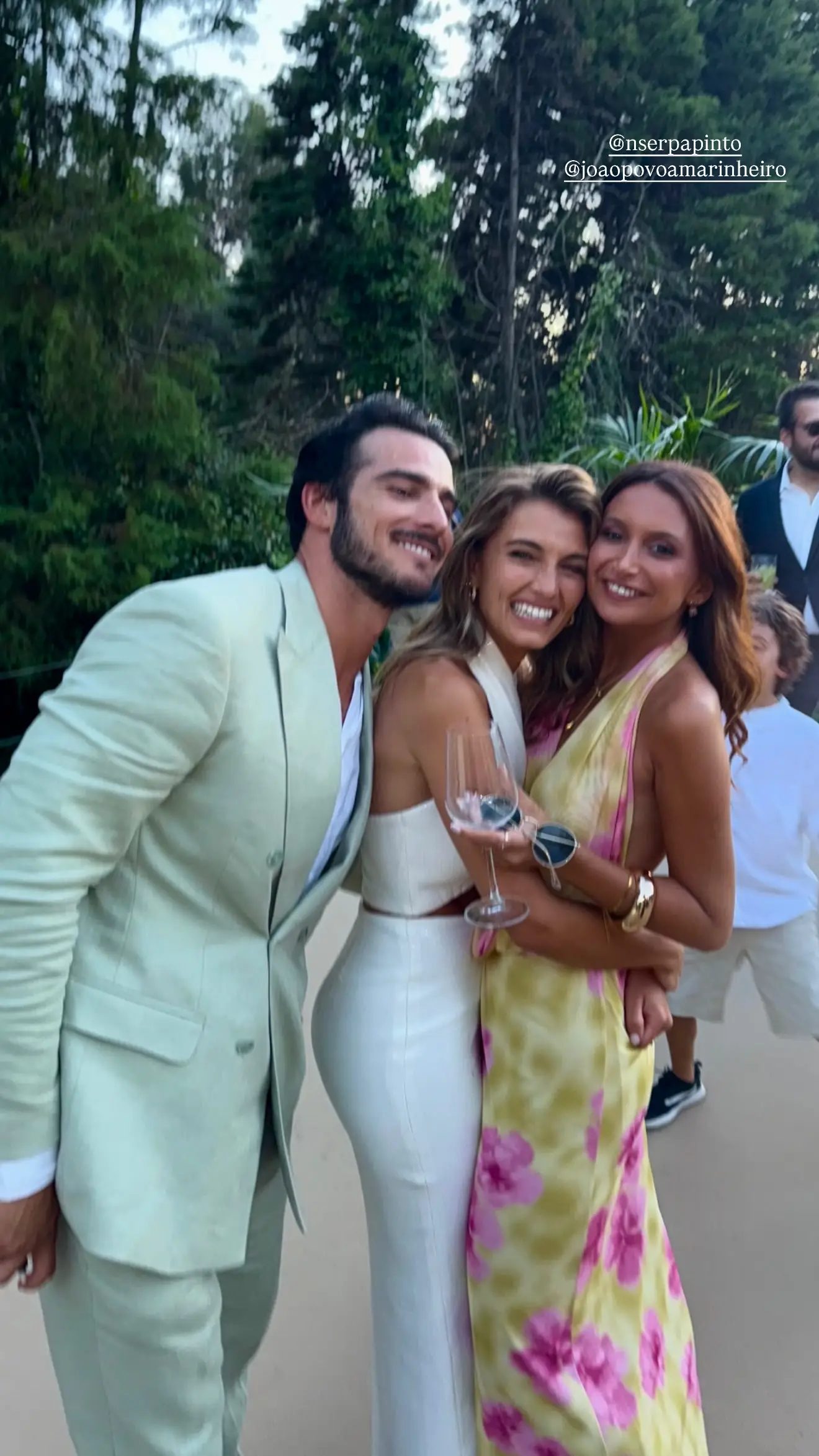 Quase casada? Nelma Serpa Pinto celebra amor em festa de arromba