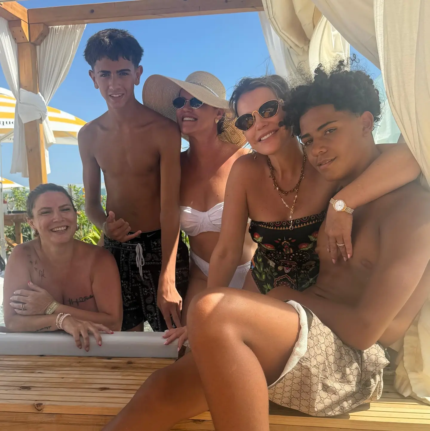 Família reunida! Katia Aveiro revela imagens de férias no Algarve