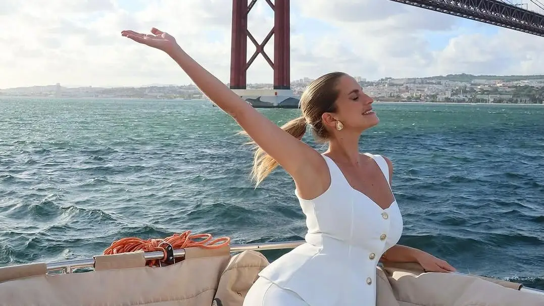 Júlia Palha vive 'despedida de solteira' a bordo de um barco no rio Tejo
