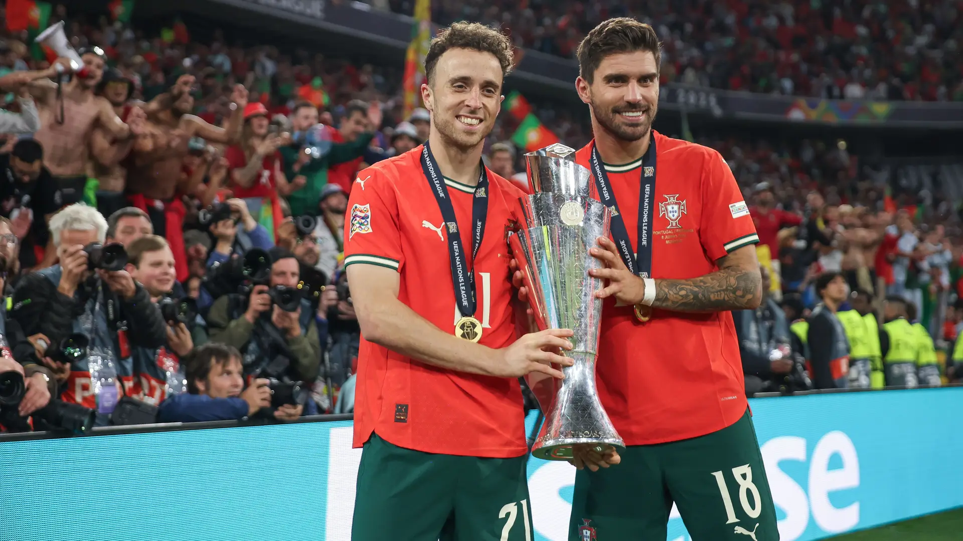 Diogo Jota e Rúben Neves