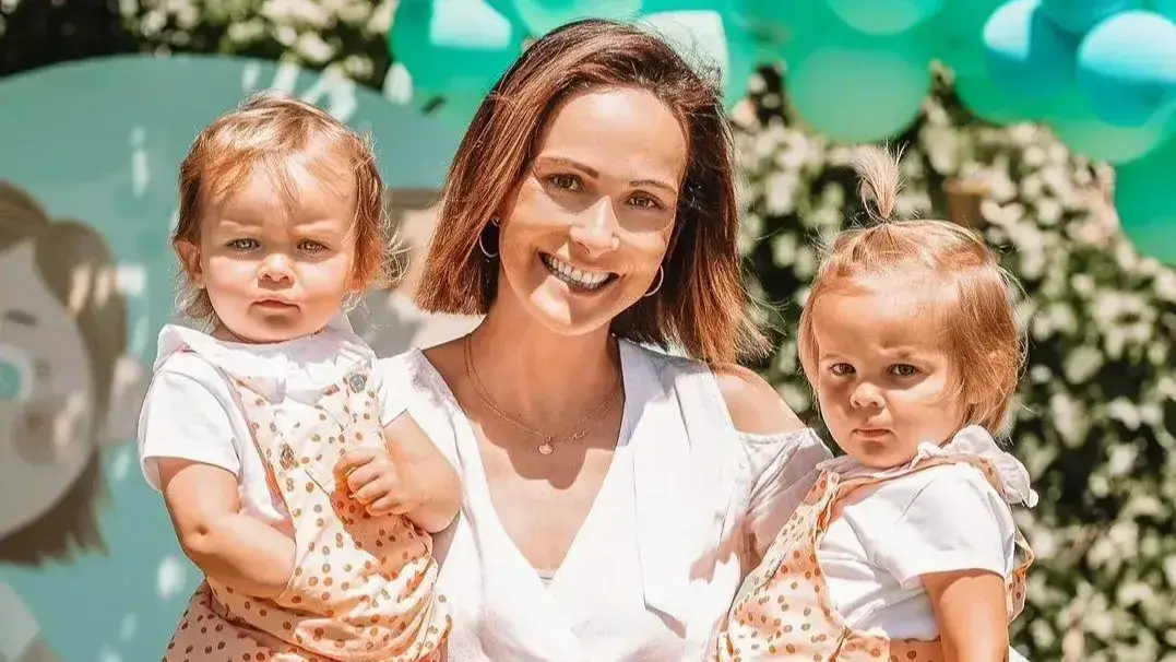 Helena Costa e as filhas
