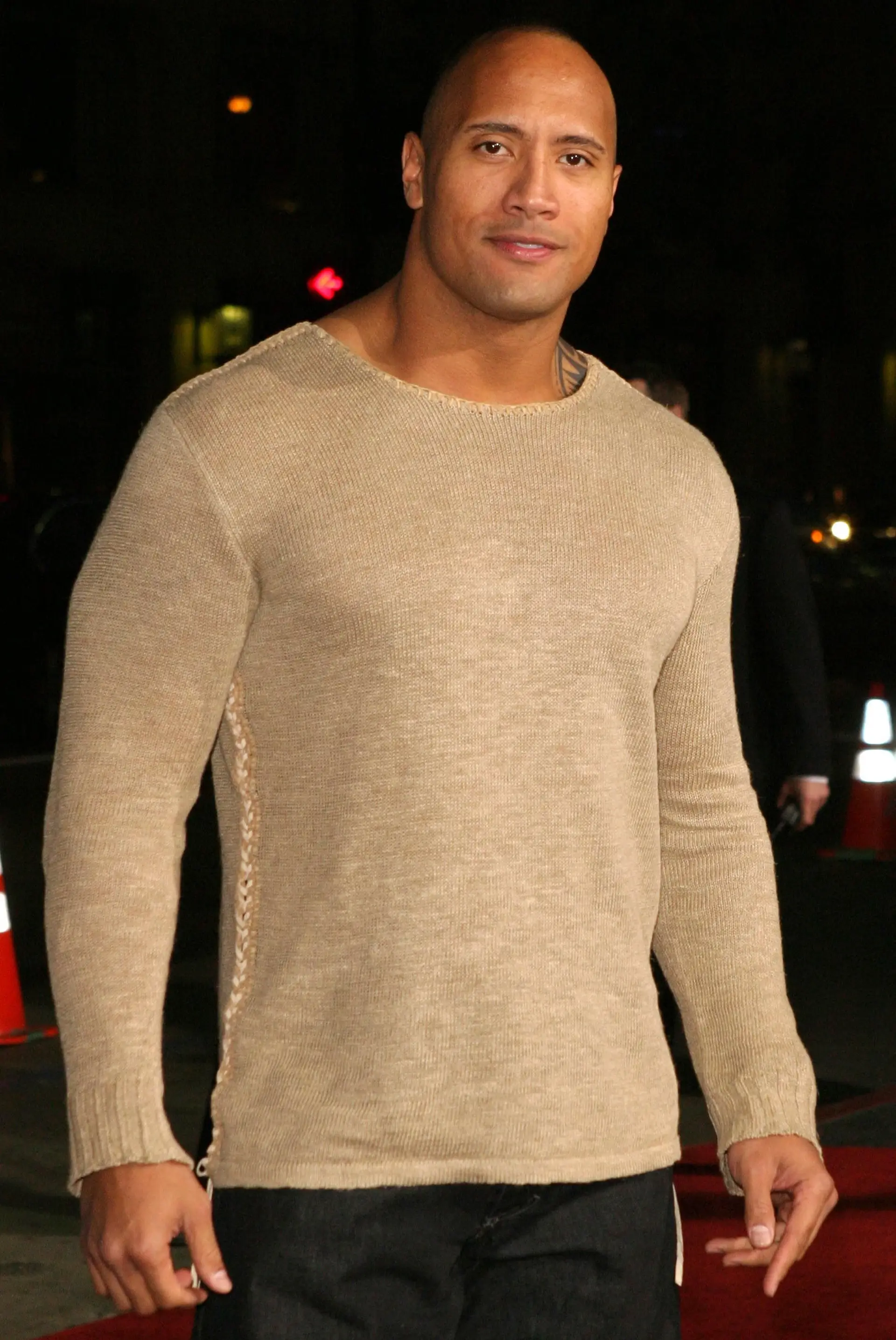 Dwayne Johnson perdeu 27 quilos! Veja a sua evolução de estilo ao longo dos anos 