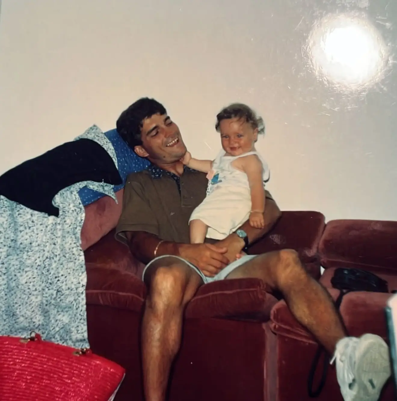 Tem milhares de seguidores, uma bebé que derrete corações e um companheiro bem conhecido — Reconhece esta famosa?