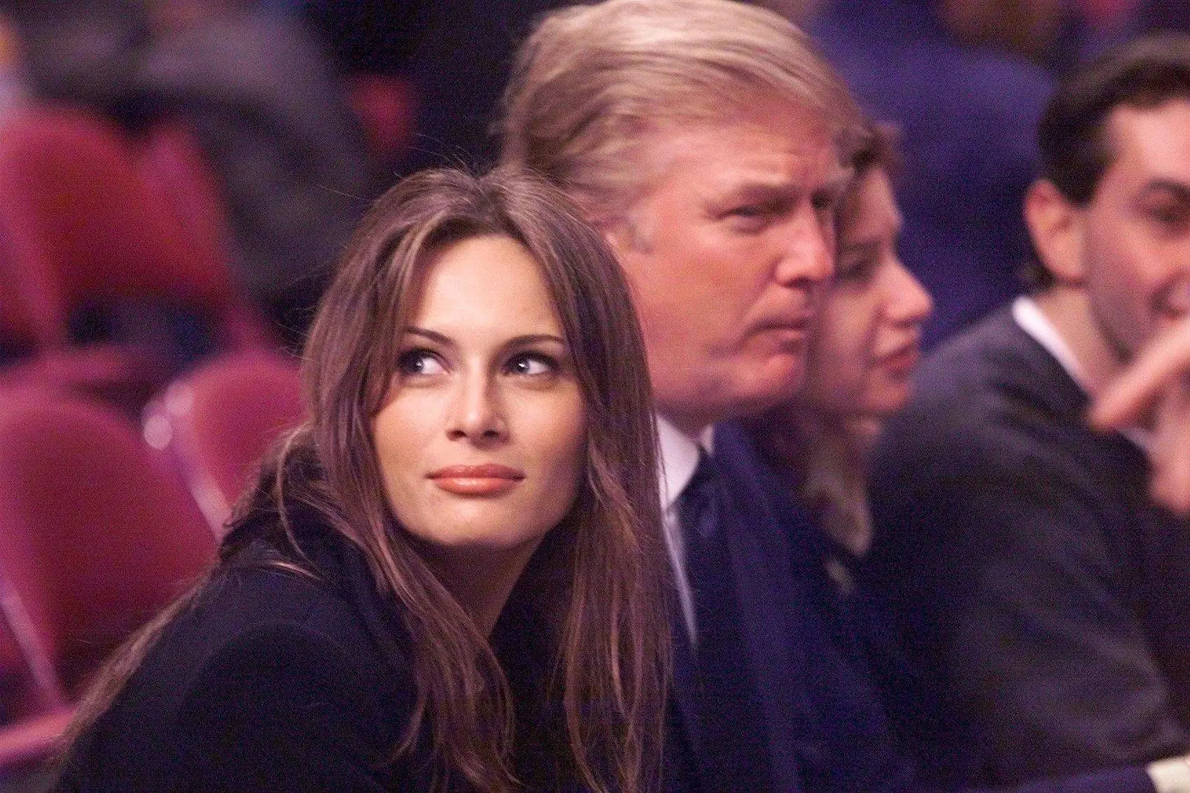 Recorda-se de como era Melania Trump nos anos 90? Veja a evolução de estilo e beleza em 24 imagens