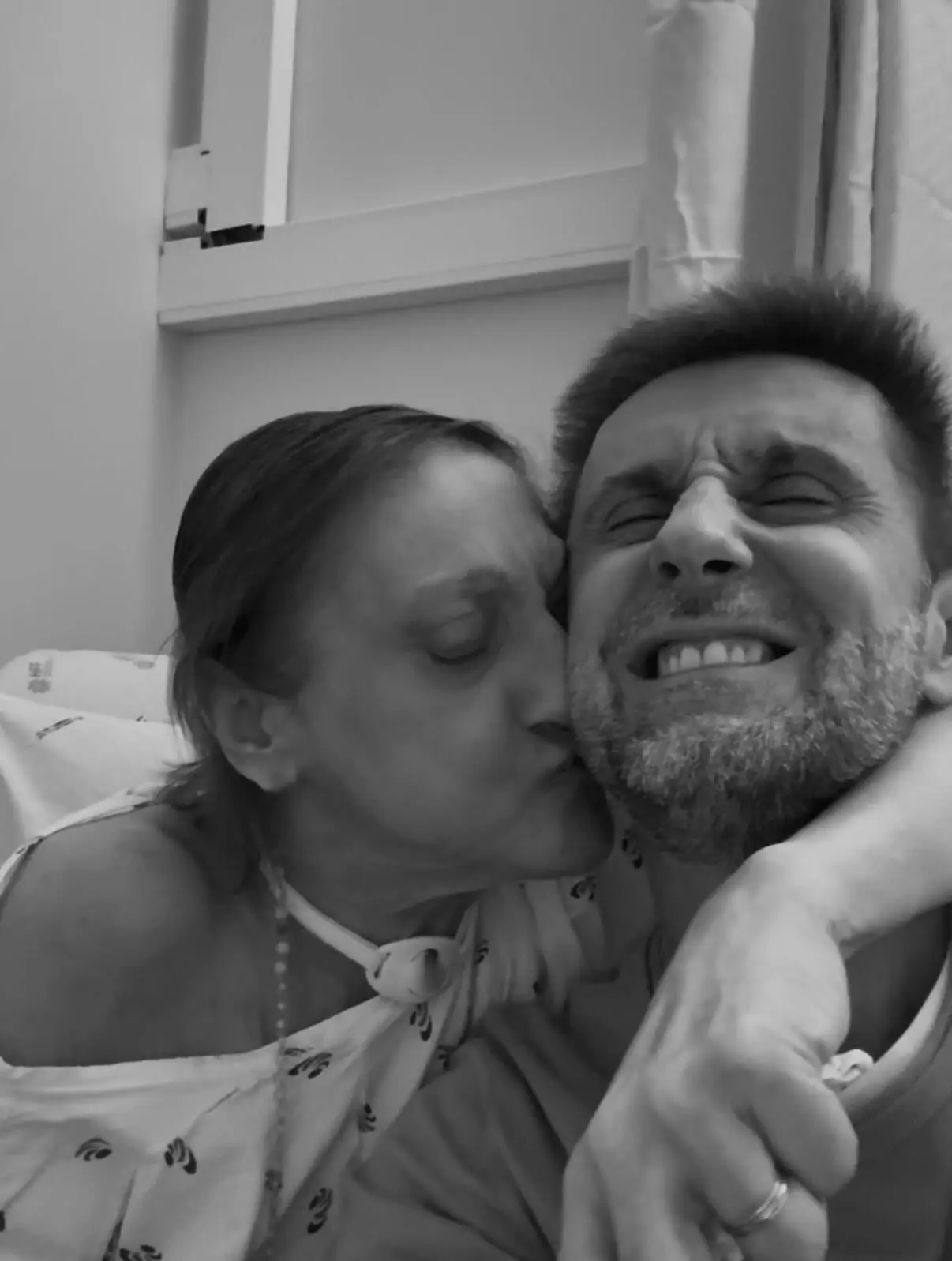 Daniel Oliveira chora morte da mãe: "Nada nos separará" - Fama Show