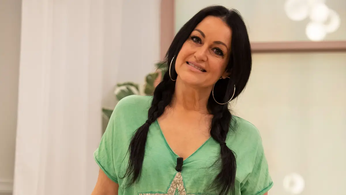 "Se calhar há muita gente que não sabe disto" - Rita Guerra prova como curou uma "tosse horrível"
