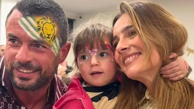 Em vídeo ternurento, Carolina Pinto abranda o ritmo ao lado da filha