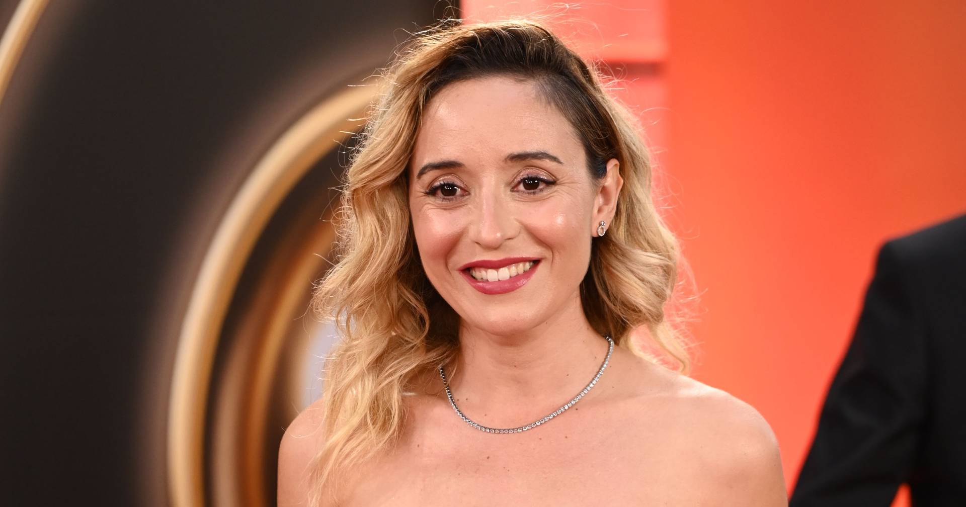 Rosa Bela declara-se à enteada em dia especial: 