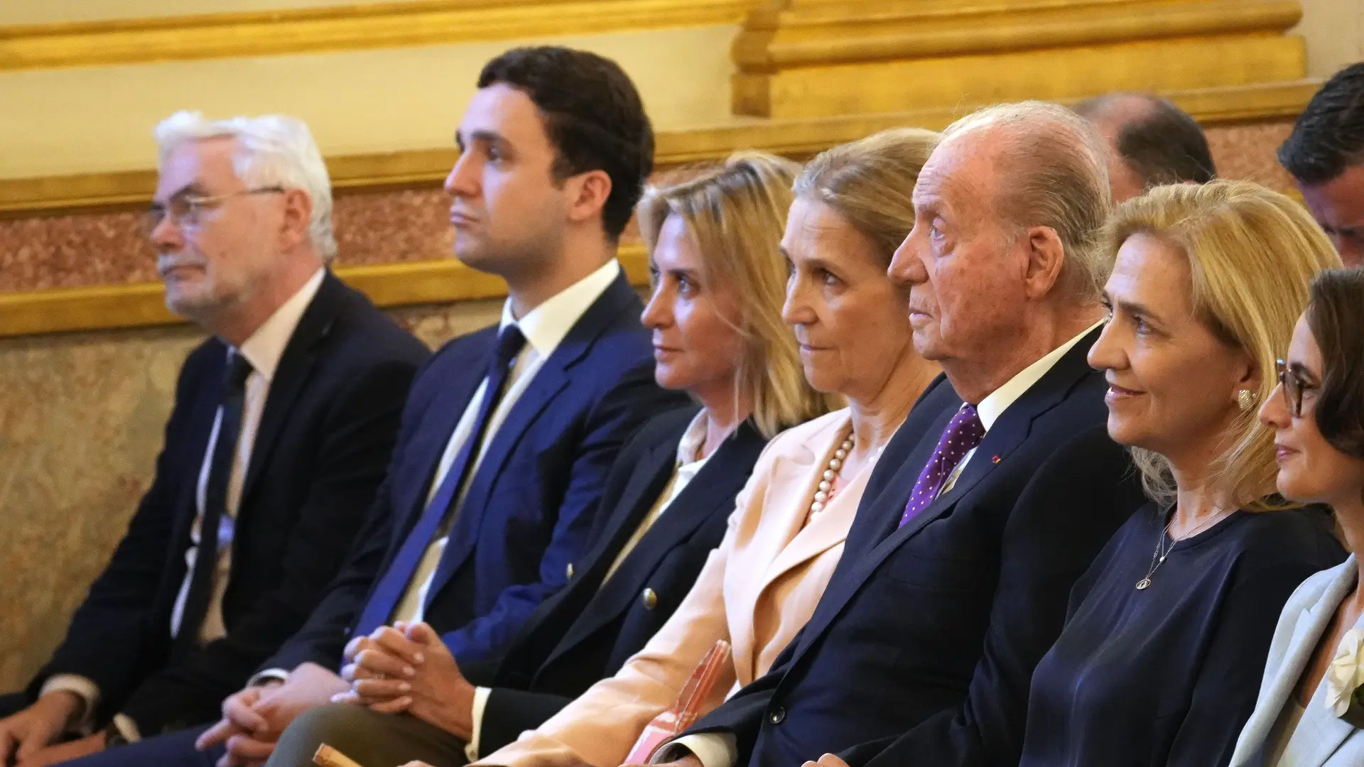 Em Paris, Juan Carlos vive momento significativo ao lado das filhas: "Muito emocionado"