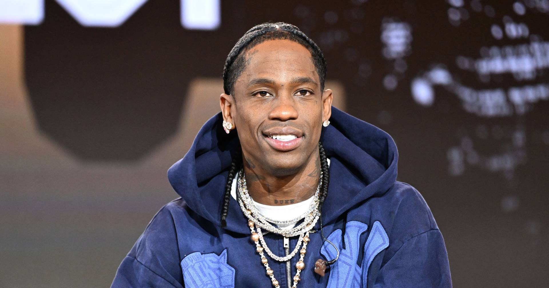 Um rapper na bancada, outro em campo: Travis Scott festeja golo de ...