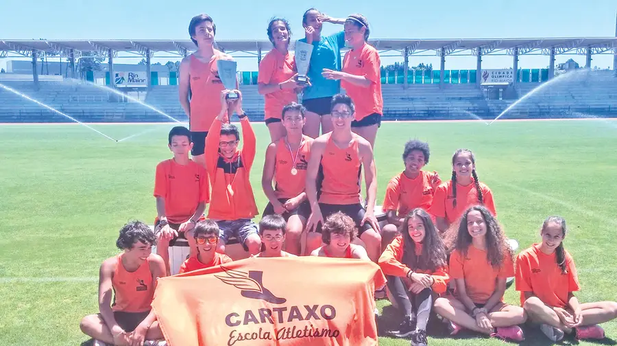 Escola de Atletismo do Cartaxo domina regional de iniciados
