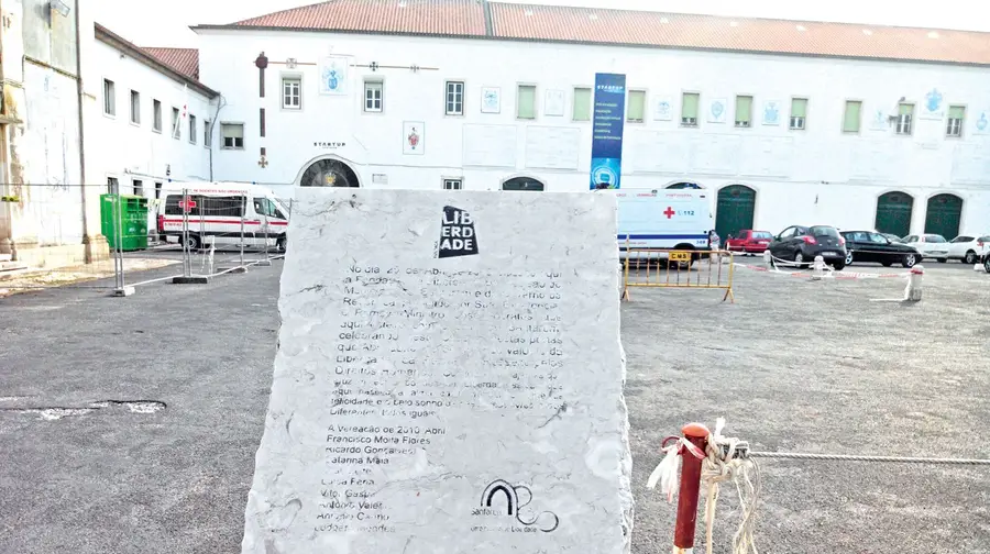 Só resta a pedra... Só resta a pedra...
