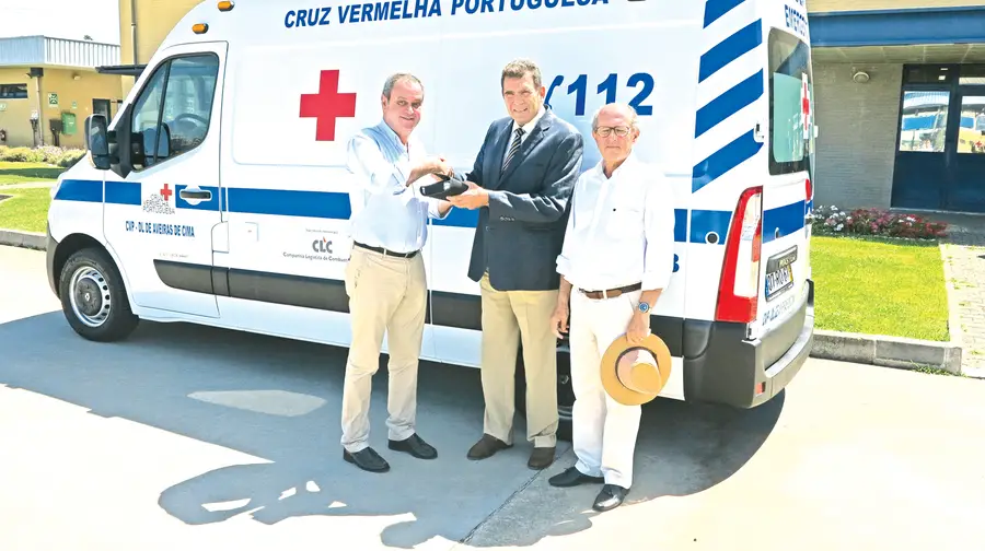 Companhia de Combustíveis oferece ambulância à Cruz Vermelha de Aveiras de Cima