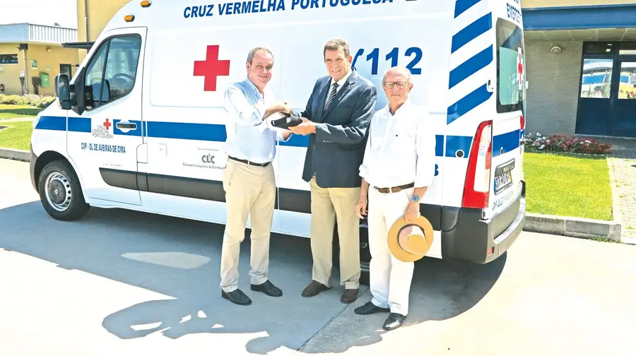 Companhia de Combustíveis oferece ambulância à Cruz Vermelha de Aveiras de Cima Companhia de Combustíveis oferece ambulância à Cruz Vermelha de Aveiras de Cima