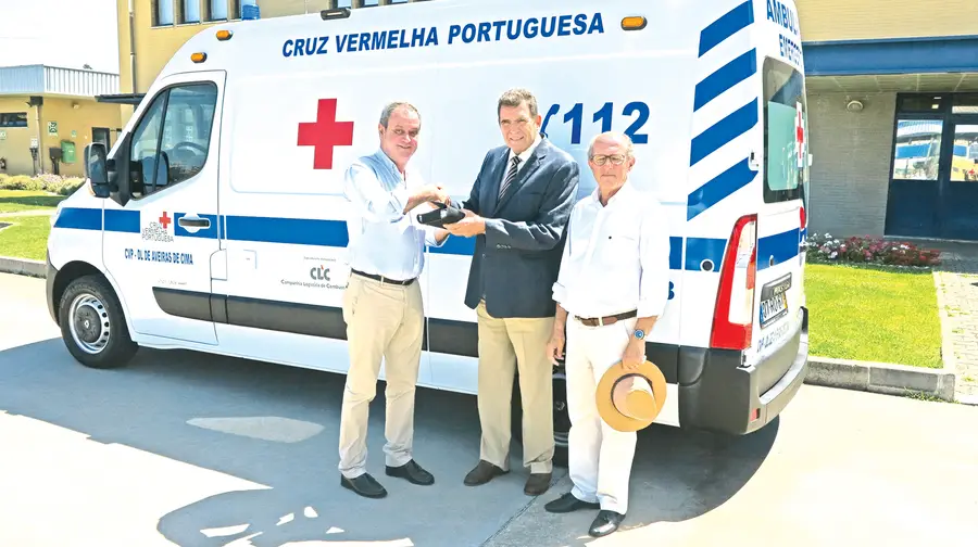 Companhia de Combustíveis oferece ambulância à Cruz Vermelha de Aveiras de Cima