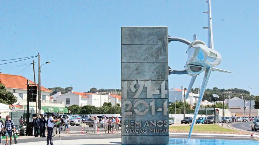 Fez-se justiça a Vila Nova da Rainha como berço da aviação militar nacional Fez-se justiça a Vila Nova da Rainha como berço da aviação militar nacional