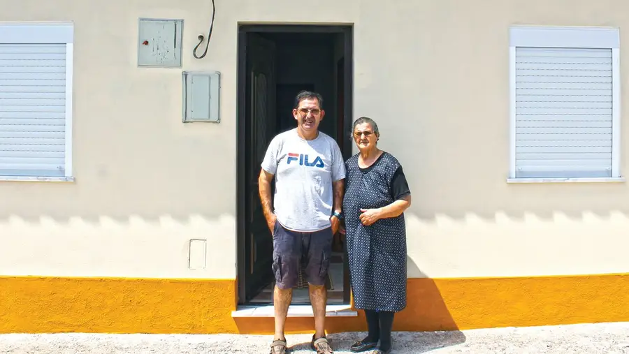 Família da Chainça que perdeu tudo em incêndio já vive na casa nova