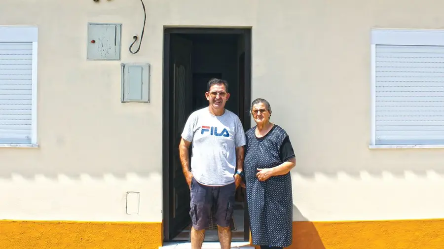 Família da Chainça que perdeu tudo em incêndio já vive na casa nova Família da Chainça que perdeu tudo em incêndio já vive na casa nova